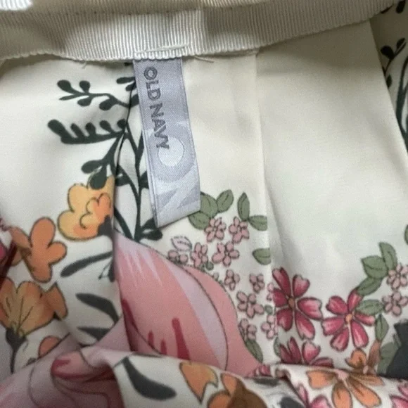 Women’s Old Navy Floral Pleated Skirt Size Medium - Picture 3 of 3